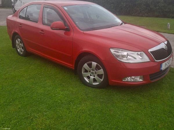 Skoda Octavia Hatchback, Diesel, 2011, Red