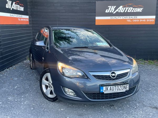 Opel Astra Hatchback, Petrol, 2010, Blue