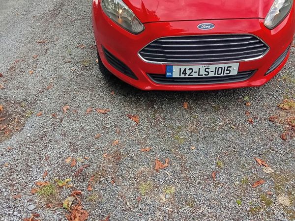 Ford Fiesta Hatchback, Petrol, 2014, Red