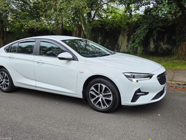 Opel Insignia Hatchback, Diesel, 2021, White