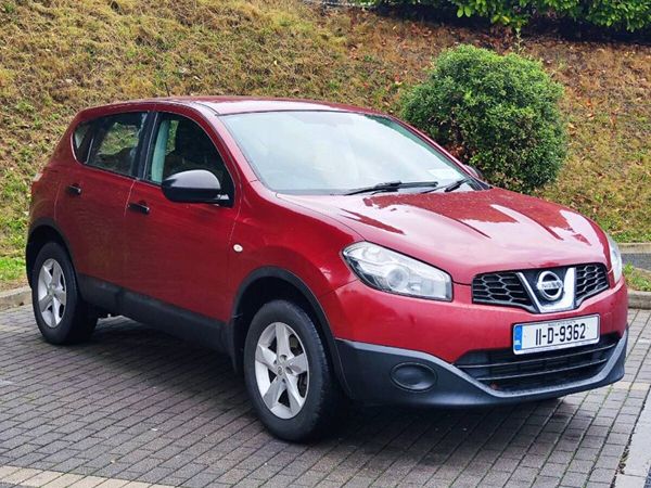 Nissan Qashqai Hatchback, Diesel, 2011, Red