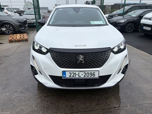 Peugeot 2008 MPV, Petrol, 2022, White