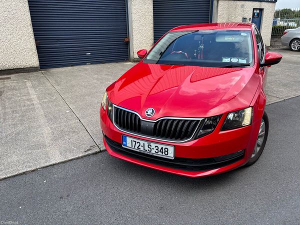 Skoda Octavia Saloon, Diesel, 2017, Red