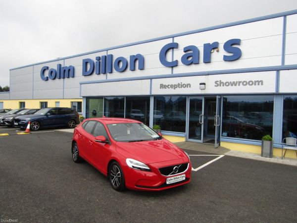 Volvo V40 Hatchback, Diesel, 2017, Red