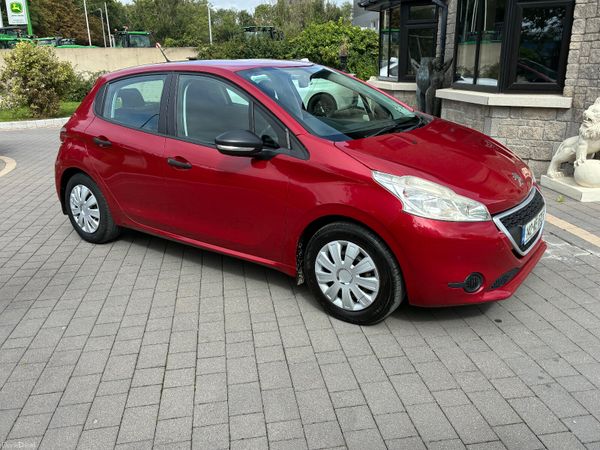 Peugeot 208 Hatchback, Petrol, 2014, Red