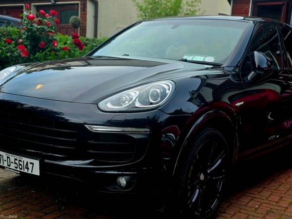 Porsche Cayenne SUV, Petrol Plug-in Hybrid, 2017, Black