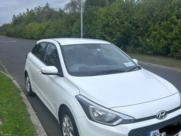 Hyundai i20 Hatchback, Petrol, 2016, White