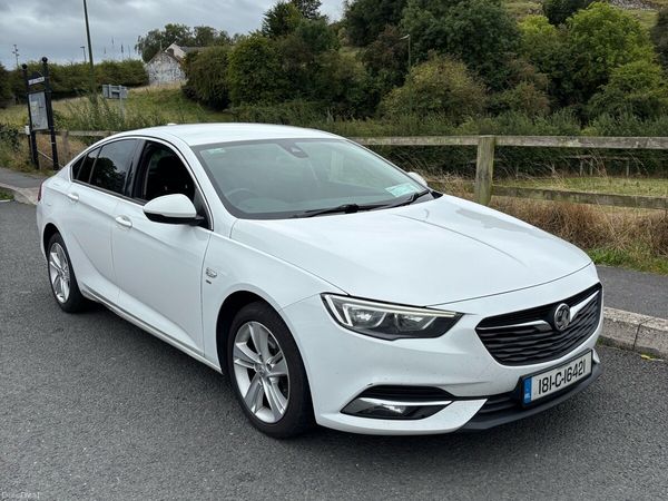Vauxhall Insignia Hatchback, Diesel, 2018, White