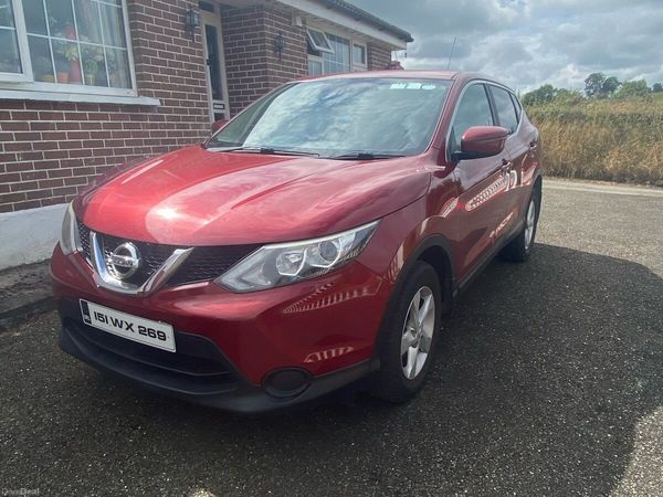 Nissan Qashqai Hatchback, Diesel, 2015, Red