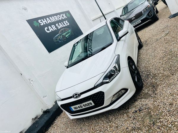 Hyundai i20 Hatchback, Petrol, 2016, White
