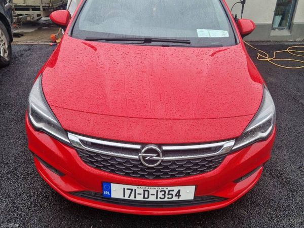Opel Astra Hatchback, Diesel, 2017, Red