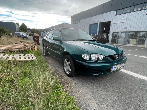Toyota Corolla Saloon, Petrol, 2000, Green