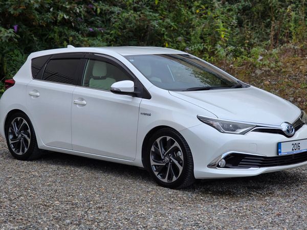 Toyota Auris Hatchback, Petrol Hybrid, 2016, White
