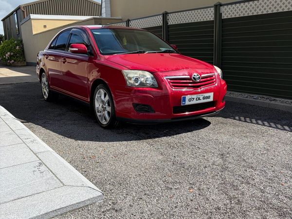 Toyota Avensis Saloon, Petrol, 2007, Red