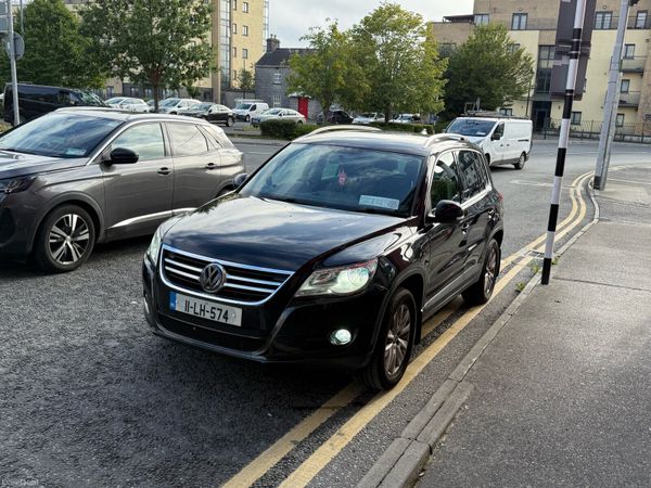 Volkswagen Tiguan SUV, Diesel, 2011, Black