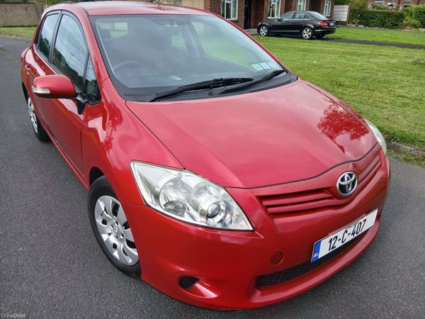 Toyota Auris Hatchback, Diesel, 2012, Red