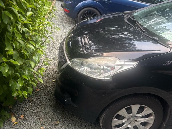 Peugeot 208 Hatchback, Petrol, 2013, Black