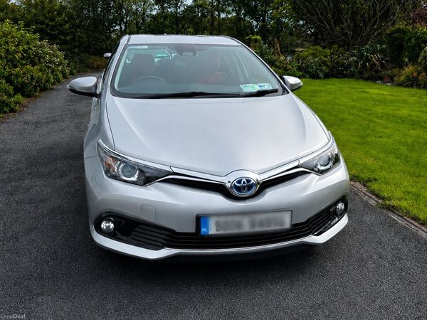 Toyota Auris MPV, Petrol Hybrid, 2018, Grey