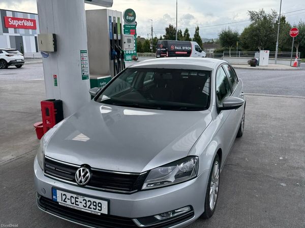 Volkswagen Passat Saloon, Diesel, 2012, Silver