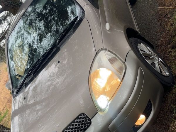 Toyota Yaris Hatchback, Petrol, 2005, Silver