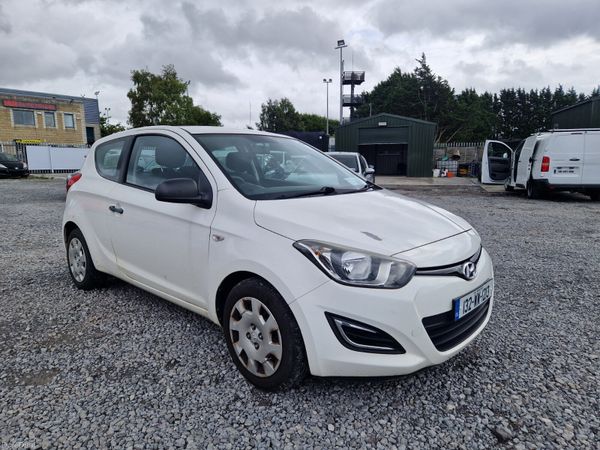 Hyundai i20 Hatchback, Petrol, 2013, White
