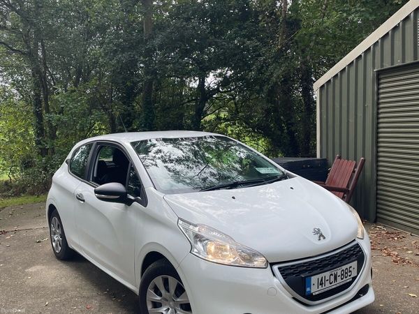 Peugeot 208 Hatchback, Petrol, 2014, White