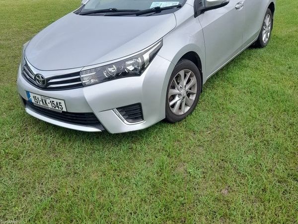 Toyota Corolla Saloon, Petrol, 2015, Silver