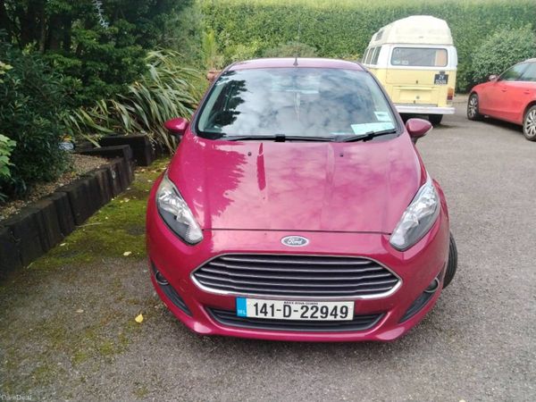 Ford Fiesta Hatchback, Petrol, 2014, Red