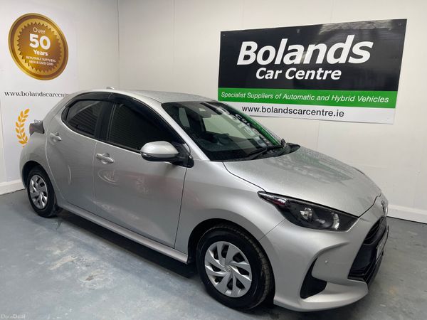 Toyota Yaris Hatchback, Petrol Hybrid, 2021, Silver