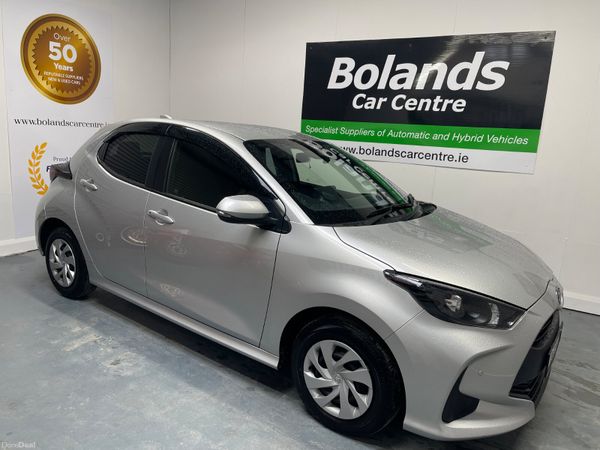 Toyota Yaris Hatchback, Petrol Hybrid, 2021, Silver
