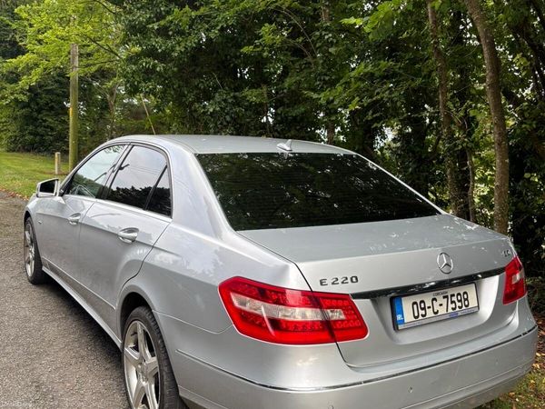 Mercedes-Benz E-Class Saloon, Diesel, 2009, Silver