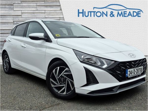 Hyundai i20 Hatchback, Petrol, 2024, White