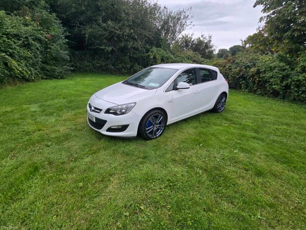 Opel Astra MPV, Petrol, 2015, White