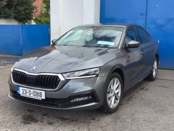 Skoda Octavia Saloon, Diesel, 2023, Grey