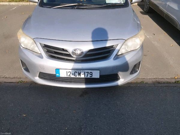 Toyota Corolla Saloon, Diesel, 2012, Silver