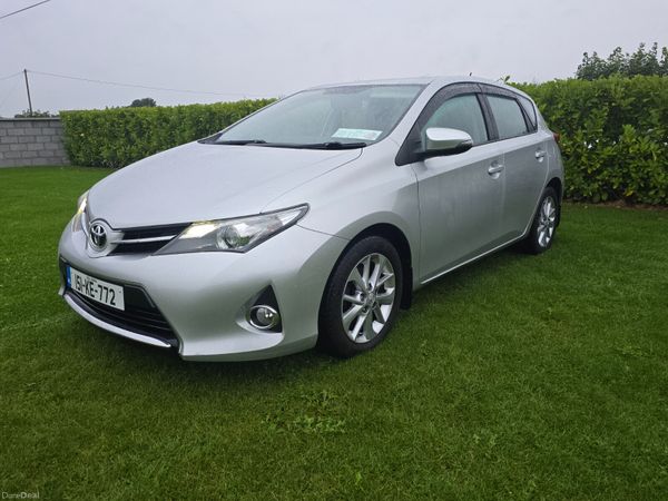 Toyota Auris Hatchback, Diesel, 2015, Silver