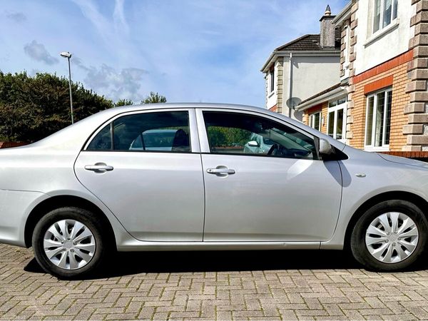 Toyota Corolla Saloon, Petrol, 2010, Silver