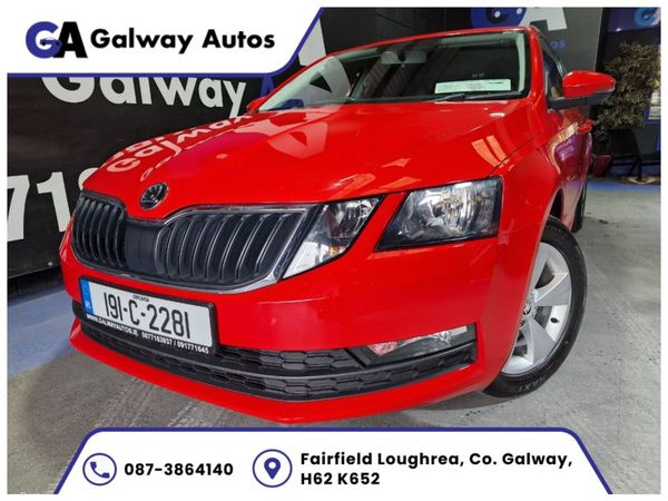 Skoda Octavia Hatchback, Petrol, 2019, Red