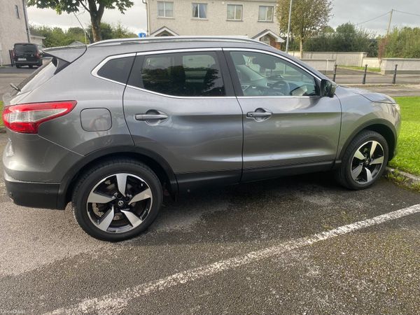 Nissan Qashqai Hatchback, Diesel, 2016, Grey