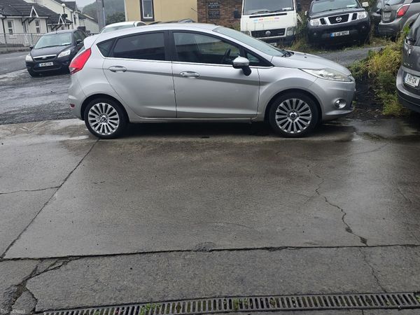 Ford Fiesta Hatchback, Diesel, 2010, Silver