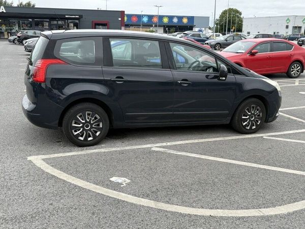 Peugeot 5008 MPV, Diesel, 2011, Grey
