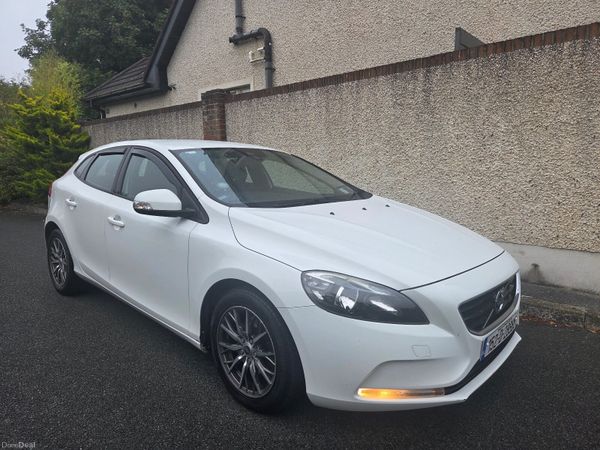 Volvo V40 Hatchback, Diesel, 2015, White