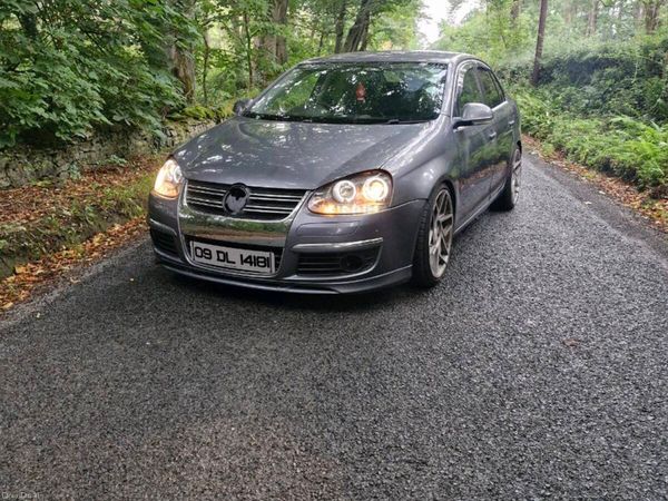 Volkswagen Jetta Saloon, Diesel, 2009, Grey