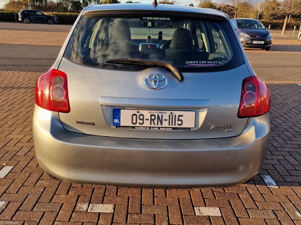 Toyota Auris Hatchback, Petrol, 2009, Silver