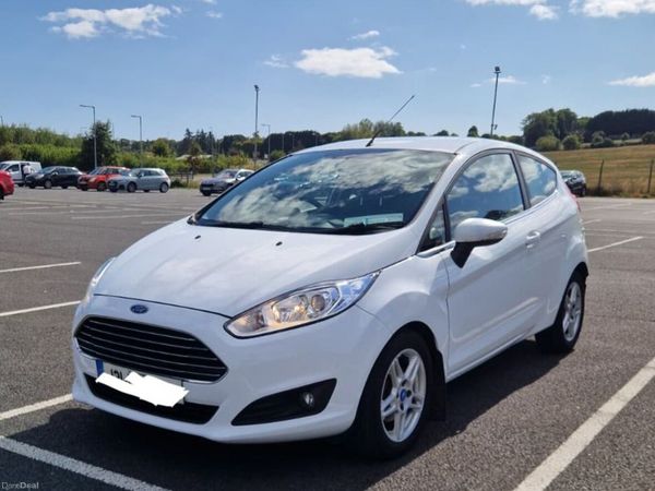 Ford Fiesta Hatchback, Petrol, 2013, White