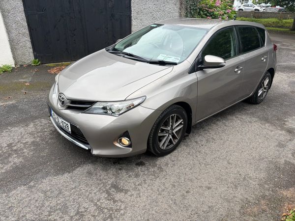 Toyota Auris Hatchback, Diesel, 2015, Bronze
