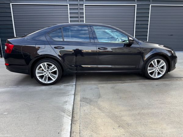 Skoda Octavia Saloon, Diesel, 2017, Black