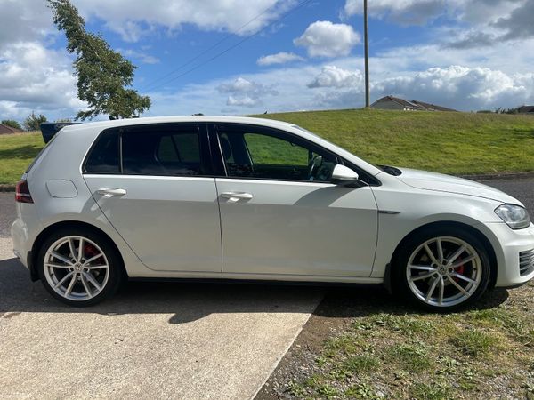 Volkswagen Golf Hatchback, Diesel, 2013, White