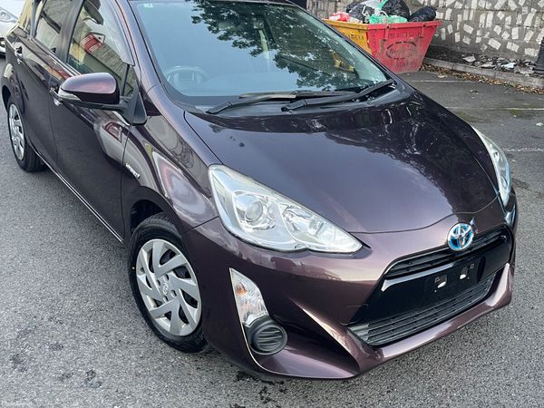 Toyota Aqua Hatchback, Petrol Hybrid, 2015, Black