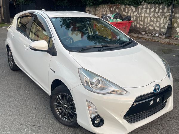 Toyota Aqua Hatchback, Petrol Hybrid, 2015, White